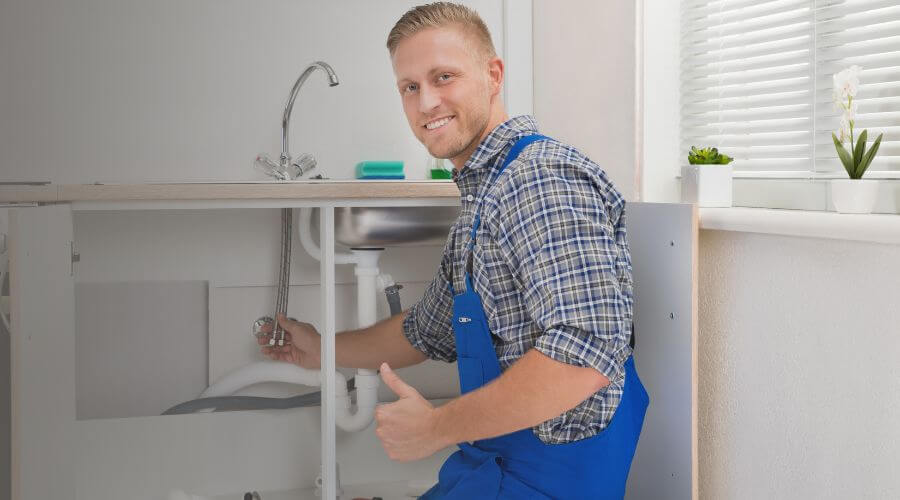 Expert burst pipe repair services in Gonzales, TX